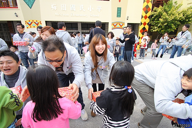 [圖多] 無限歡樂無限愛 MAZDA ZOOM ZOOM HUG 第二回 梅園國小圍爐去~~