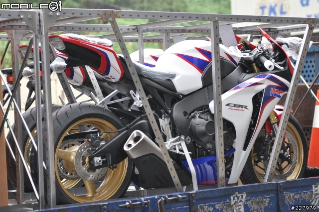[低調的華麗] (照片更新)HONDA CBR1000RR HRC彩繪版