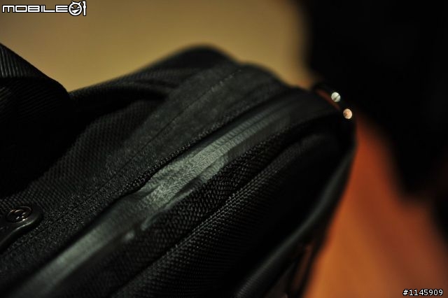 [宅男救星] Booq Cobra Brief L 電腦包