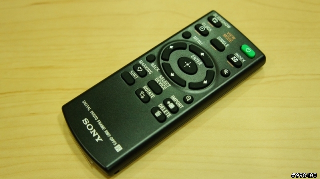 [開箱文]將回憶放進純白的畫框，SONY DPF-D720數位相框