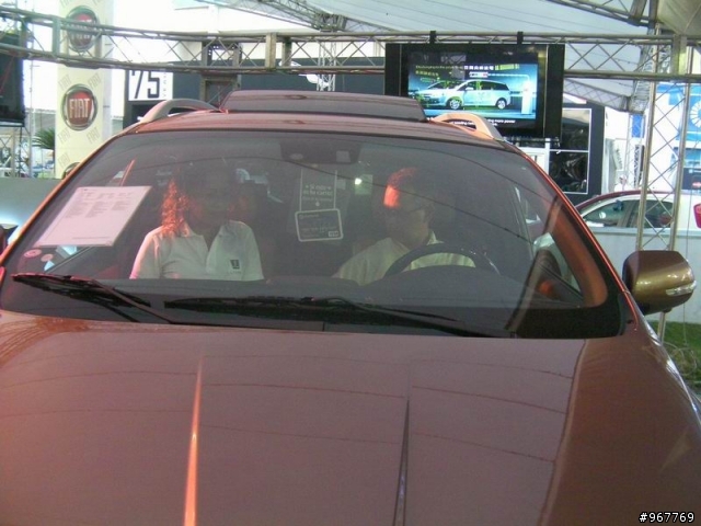 （1/4車頭燈照片更新）「這是來自我故鄉台灣的車子」：轉載一位參與多明尼加車展的工作人員心得