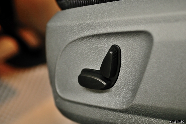 [開箱]Ford Focus 4D 豪華版