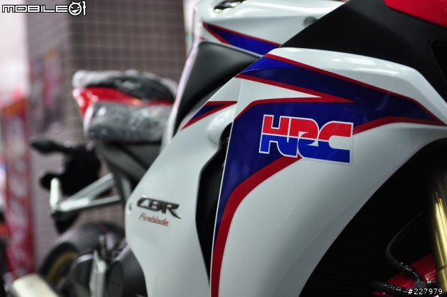 [低調的華麗] (照片更新)HONDA CBR1000RR HRC彩繪版