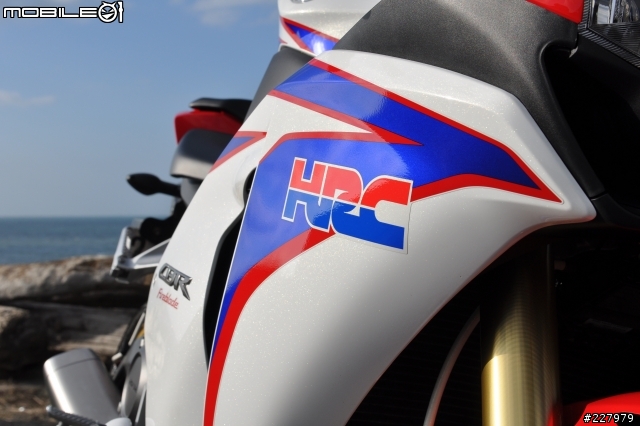 [低調的華麗] (照片更新)HONDA CBR1000RR HRC彩繪版