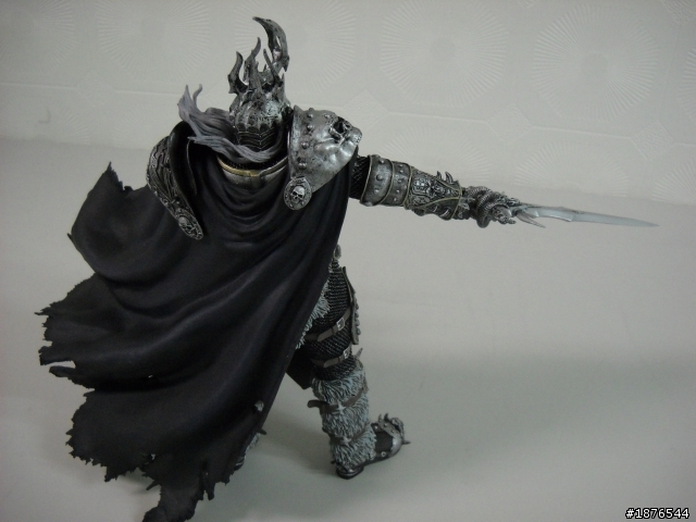 [純粹分享不專業開箱文]魔獸世界 巫妖王PVC可動人形 + 霜之哀傷