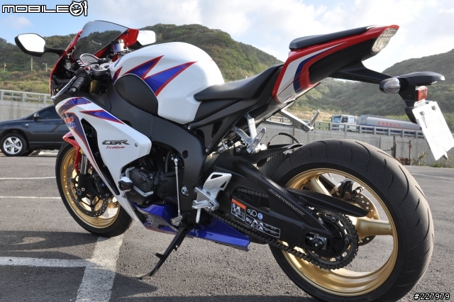 [低調的華麗] (照片更新)HONDA CBR1000RR HRC彩繪版