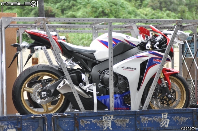 [低調的華麗] (照片更新)HONDA CBR1000RR HRC彩繪版