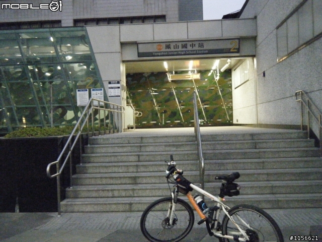 高雄市捷運紅線和橘線各站巡禮
