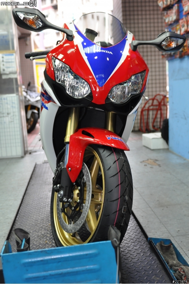 [低調的華麗] (照片更新)HONDA CBR1000RR HRC彩繪版
