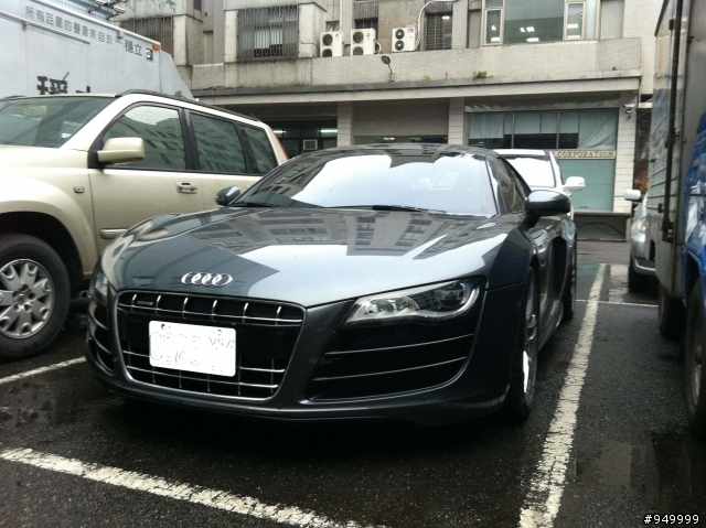 南港瞥見超美R8,手機拍攝傷眼抱歉