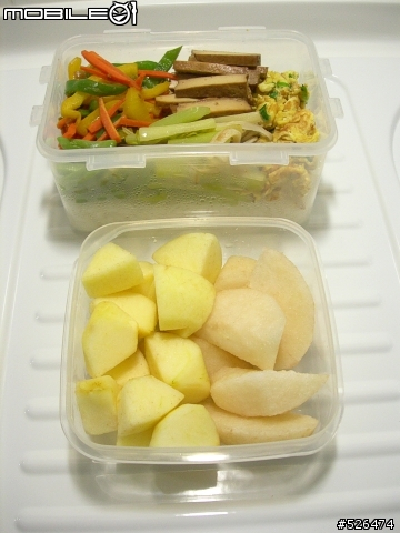 剛煮完早餐哩～～等老公起床吃早餐唷（3月23日便當)