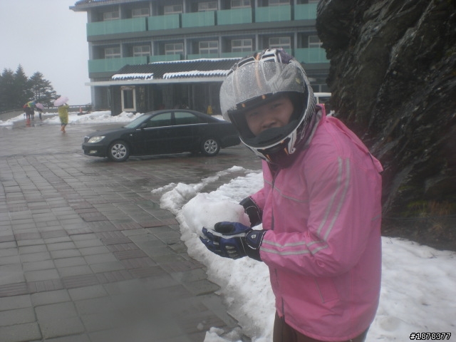 1/21 終於衝上去合歡山 武嶺了   都是雪