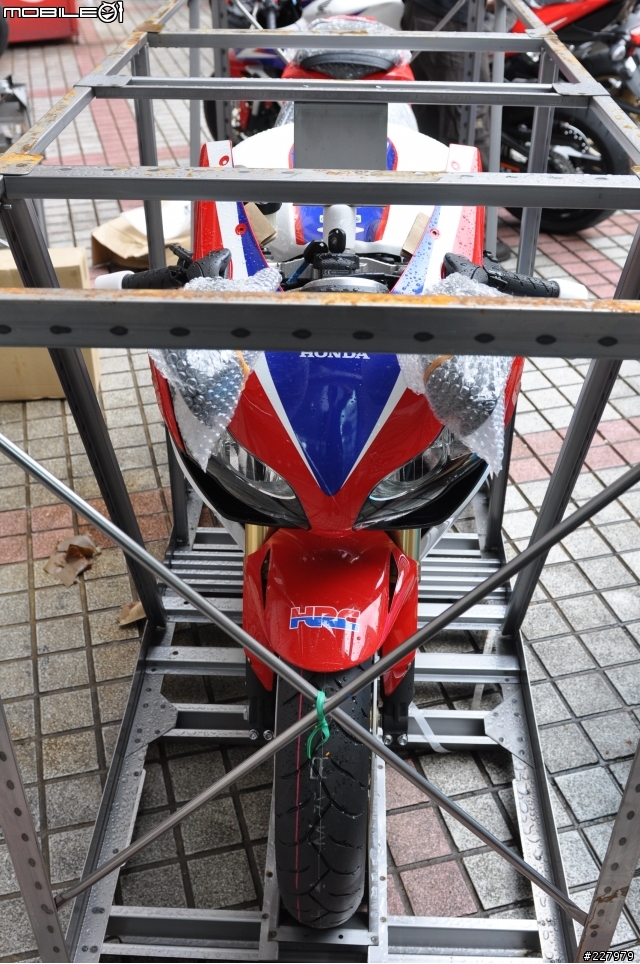 [低調的華麗] (照片更新)HONDA CBR1000RR HRC彩繪版