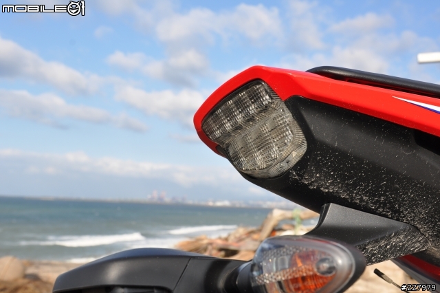 [低調的華麗] (照片更新)HONDA CBR1000RR HRC彩繪版