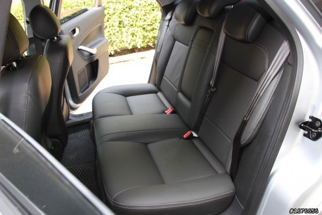 [不專業開箱文] 銀莽 Mondeo 2.0 TDCI 亂亂拍.....  (2012/05/02 柴莽登出 )