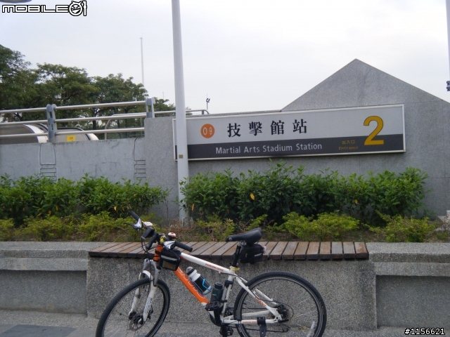 高雄市捷運紅線和橘線各站巡禮