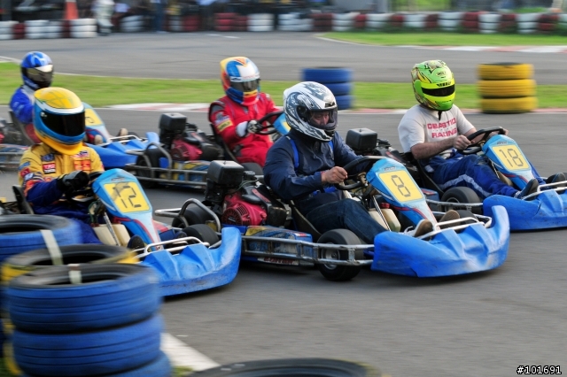 {內有美麗SG} 高雄台糖賽車場KARTING出租車比賽--2011/01/23