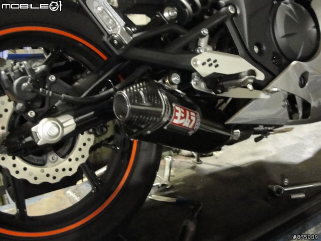 [開箱]Yoshimura TRC Carbon In 10'ER6F,更新聲浪檔