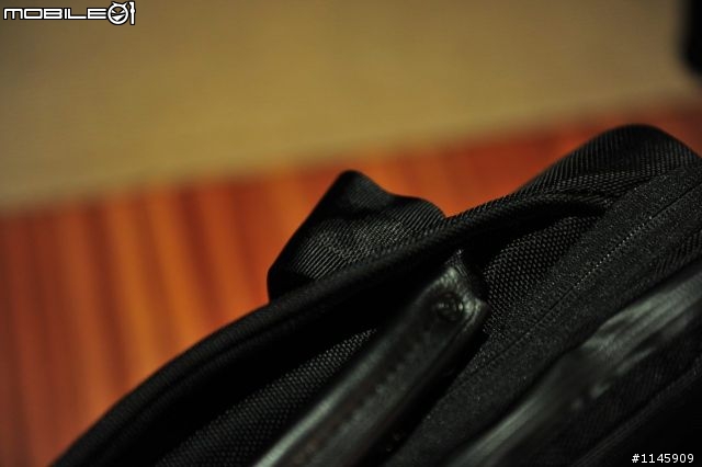 [宅男救星] Booq Cobra Brief L 電腦包