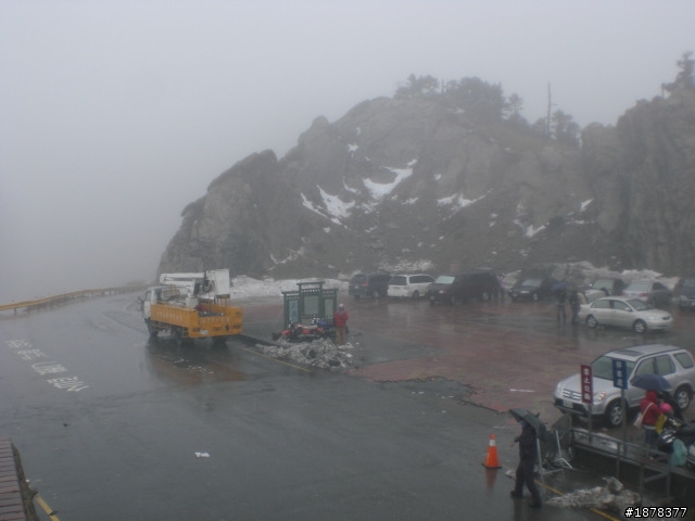 1/21 終於衝上去合歡山 武嶺了   都是雪