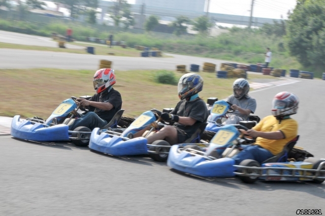 {內有美麗SG} 高雄台糖賽車場KARTING出租車比賽--2011/01/23