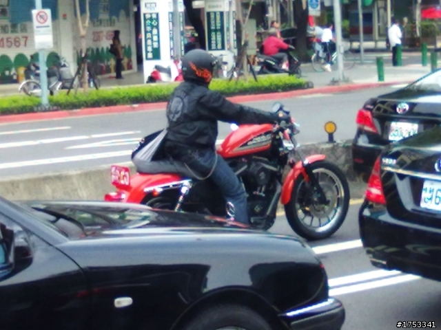 請各位大大，看看這是甚麼款的稀有車！？