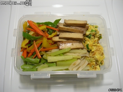 剛煮完早餐哩～～等老公起床吃早餐唷（3月23日便當)