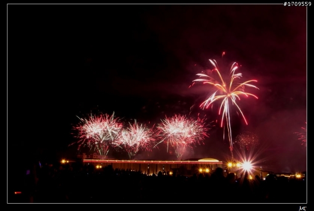 用煙火來告別2010.... [蓋大樓]