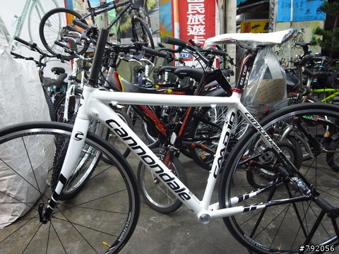 {開箱文}...2011 cannondale caad10白黑塗裝