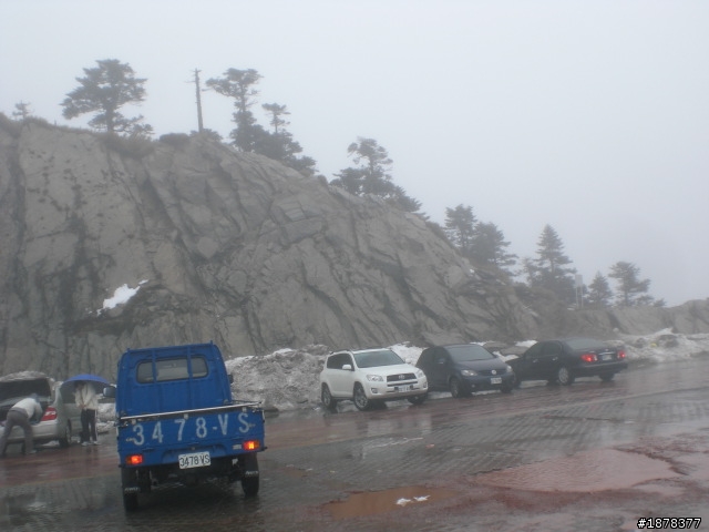1/21 終於衝上去合歡山 武嶺了   都是雪