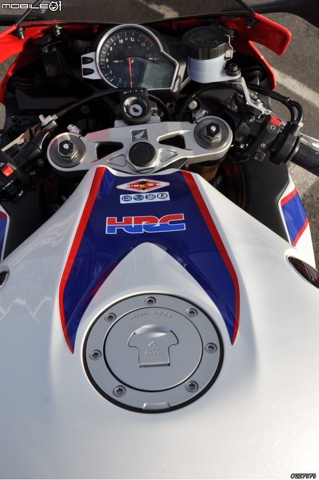 [低調的華麗] (照片更新)HONDA CBR1000RR HRC彩繪版