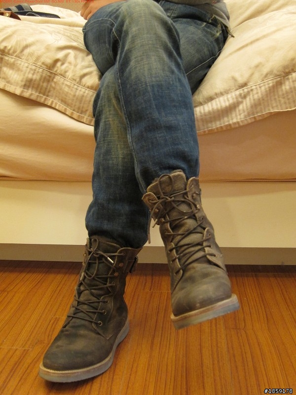 Allsaints 靴子。內外兼具。
