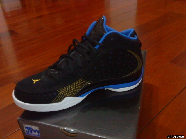 [開箱] 我的新藍球鞋 Jordan Team ISO