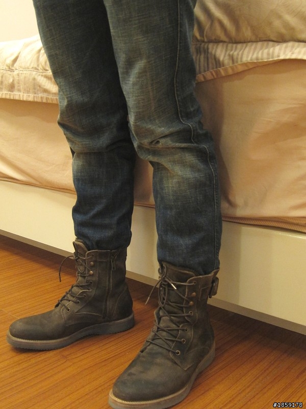 Allsaints 靴子。內外兼具。