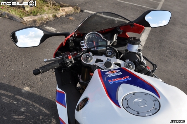 [低調的華麗] (照片更新)HONDA CBR1000RR HRC彩繪版
