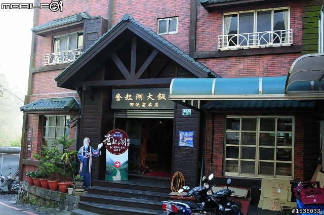 123開著Luxgen SUV到阿里山，阿里山，山上有神木，山下有便當。