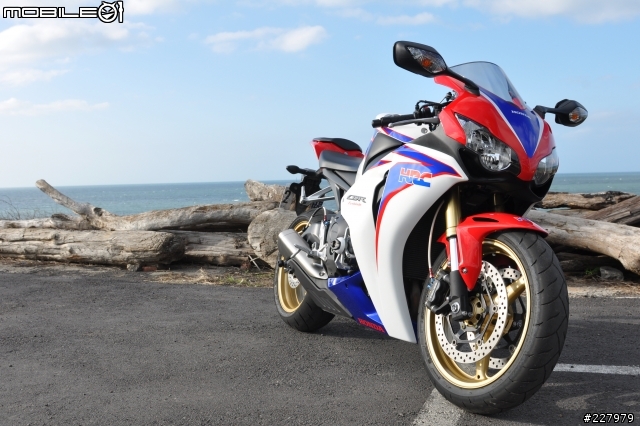 [低調的華麗] (照片更新)HONDA CBR1000RR HRC彩繪版