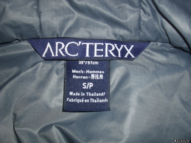 穿了兩個星期才開箱的鳥骨頭...Arc'teryx Atom LT Hoody