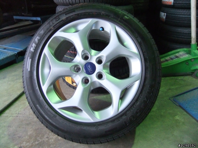 -開箱文- 1/24交車 就換新鞋和襪子了! FOCUS TDCI