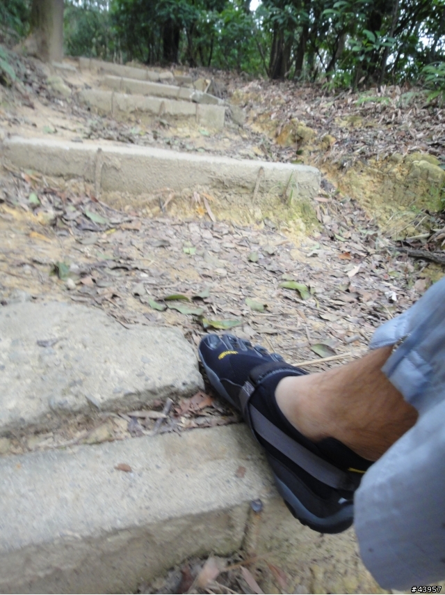 [開箱&心得分享]真的不是阿公耕田用的那種鞋呀! -Vibram FiveFingers TrekSport 五指鞋