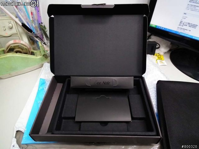 [開箱] 真的只是個筆記本 - ASUS Eee Note EA800 單純開箱分享