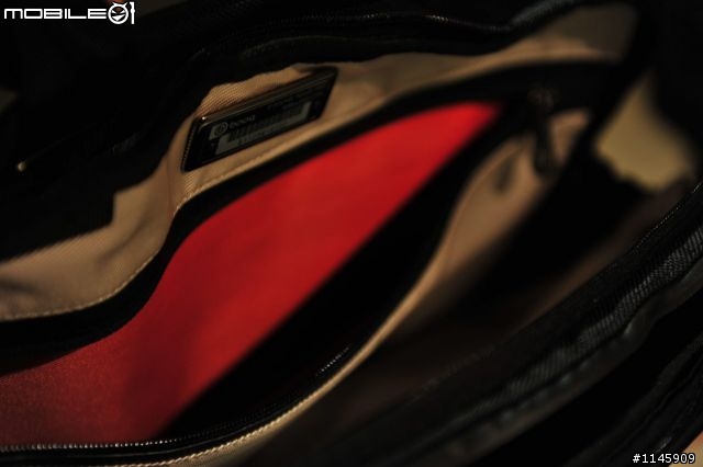 [宅男救星] Booq Cobra Brief L 電腦包