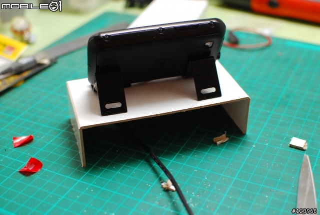 [DIY]自製Motorola DEFY 多媒體底座 以及改裝導航車架