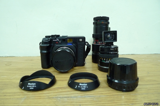 可請幫忙估照片中的mamiya 7ii 值多少錢嗎??