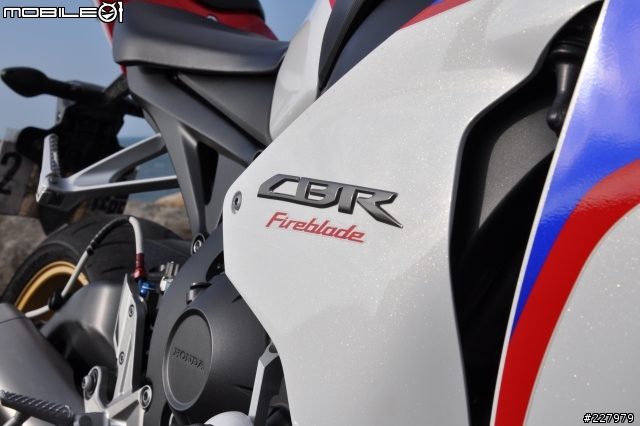 [低調的華麗] (照片更新)HONDA CBR1000RR HRC彩繪版
