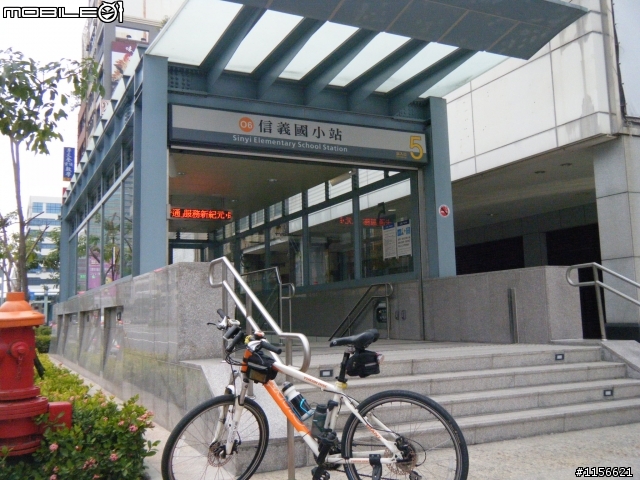 高雄市捷運紅線和橘線各站巡禮