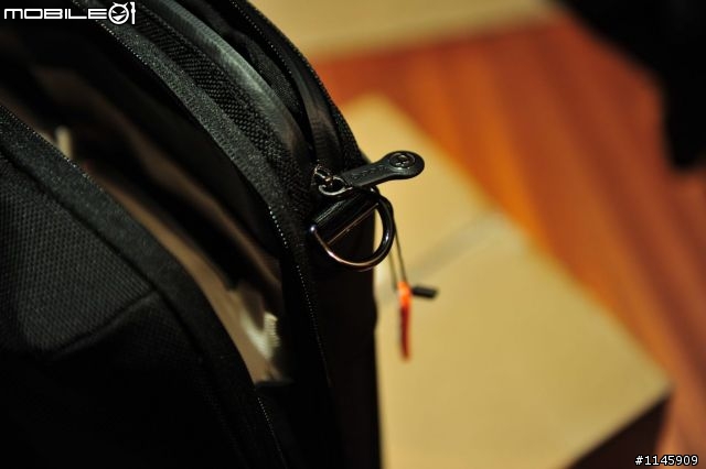 [宅男救星] Booq Cobra Brief L 電腦包