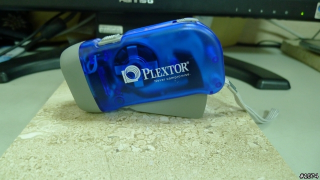 [開箱]01送的PLEXTOR~免電池~手抓式~手電筒~~