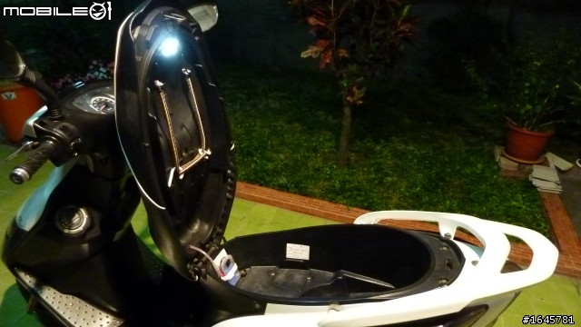 DIY  另類自製機車置物箱燈