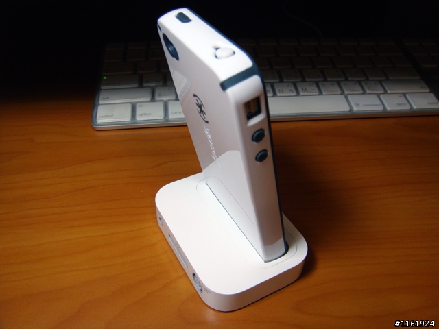 iphone4裝在2005年的universal dock能用remote控制嗎?